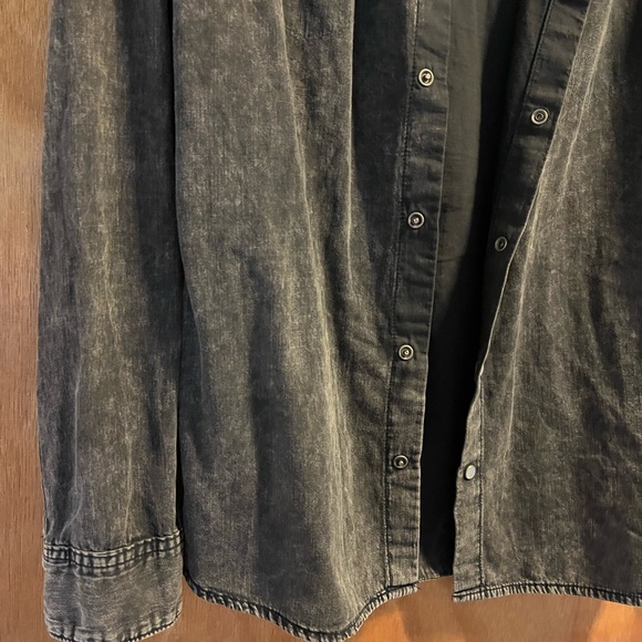 LF button up in black - Picture 2 of 6